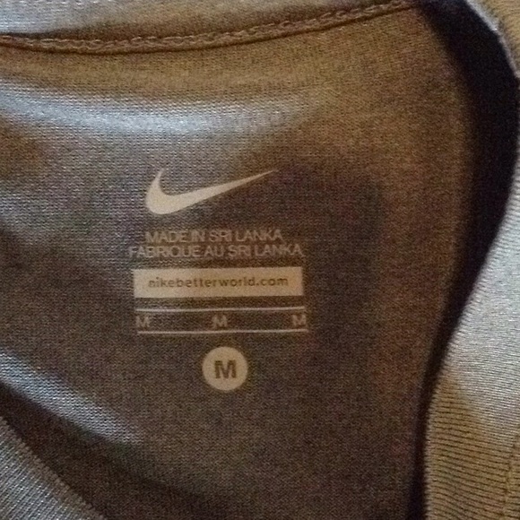 Nike Dri-Fit T-shirt - Picture 2 of 2